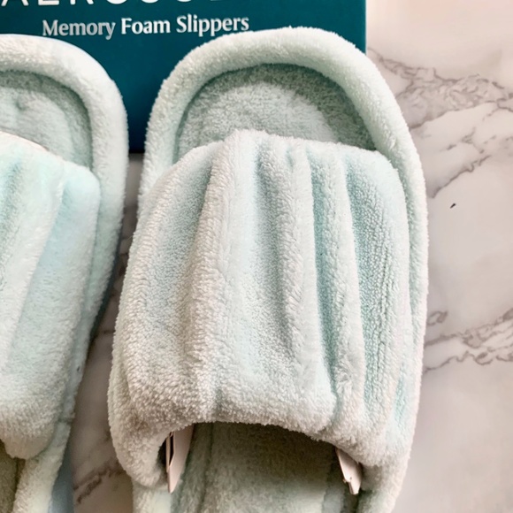 3/$45 ⭐️ AEROSOLES Ice Blue Velour Slippers SIZE X-Large (9.5-10.5) - Picture 3 of 8